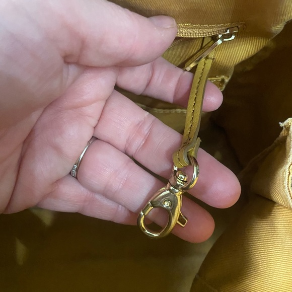 Fossil Sidney signature Cream and Tan Shoulder Bag with Pink Accents - Picture 7 of 9